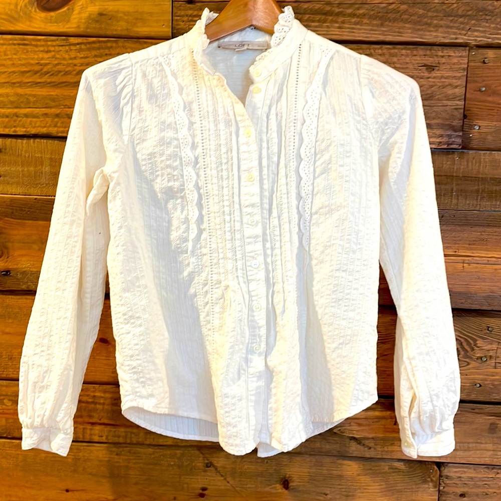 Adorable eyelet button up shirt